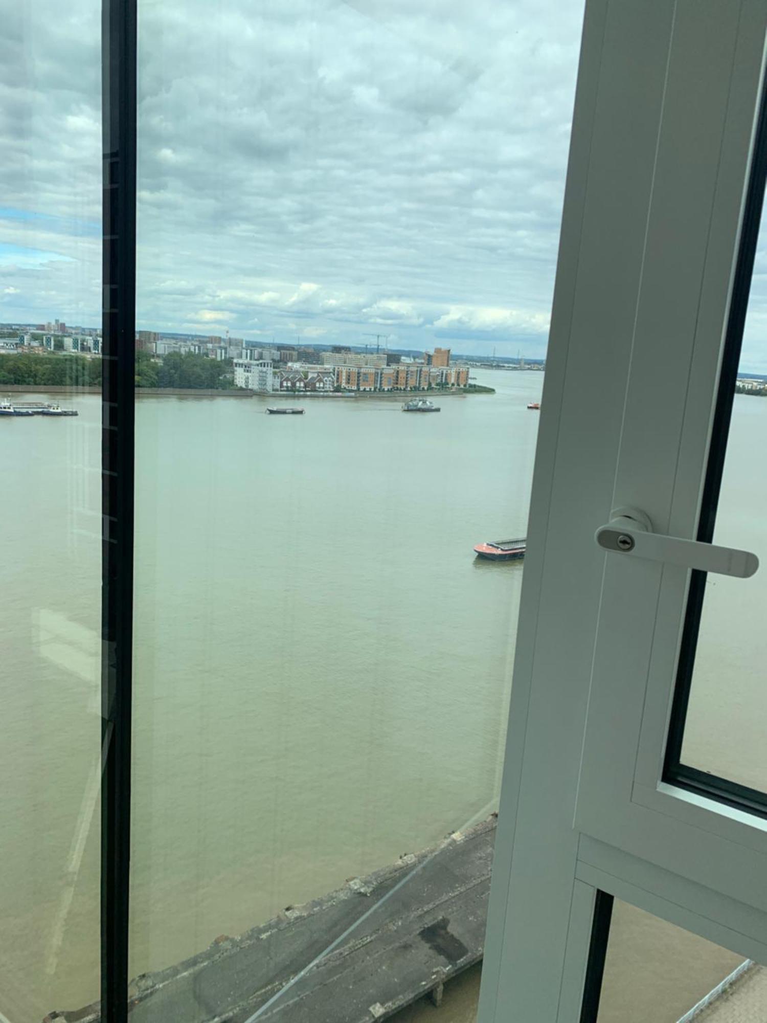 Luxury Riverside Apt With Easy Access To Central London, O2, Excel Centre And Parking Exterior foto